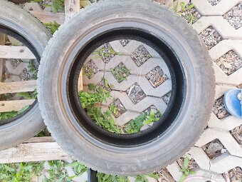 Starsi zimni pneu 215/55/R17 vzorek mezi 4-5mm - 2