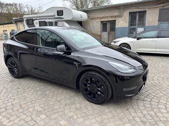 Tesla model Y - 2