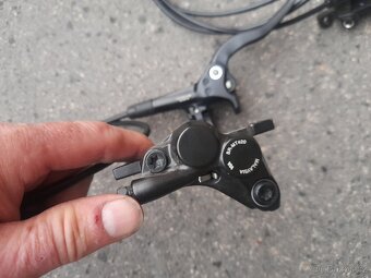 Hydraulické kotoučové brzdy Shimano BR-MT420. - 2
