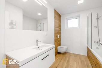 Prodej bytu 2+kk (85m2) s terasou a předzahrádkou 130 m2 - - 2
