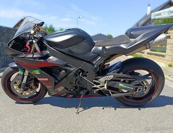 Yamaha R1 2004 RN12 okruhovka - 2