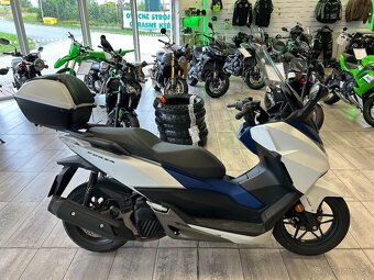 Honda Forza 125 2017 ČR 5.300km - 2