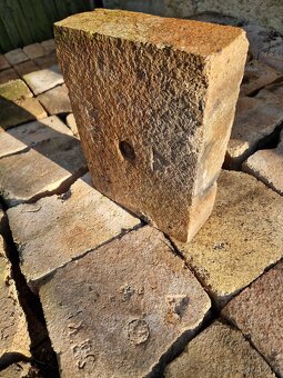 Šamotové cihly: půlky i celé: rozměr 250x190x65mm - 2