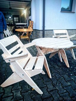 Ručně vyrobený nábytek ze smrkového dřeva. - 2