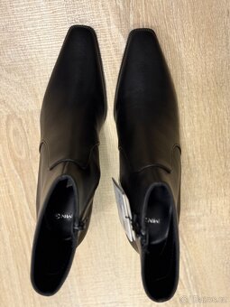 Prodám černé kožené NENOŠENÉ dámské kotníčkové kozačky - 2
