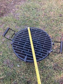 Malý zahradní gril na dřevěné uhlí - 2