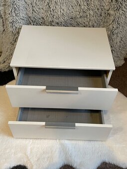 Dva noční stolky set, bílé, 2 zásuvky každý - 2