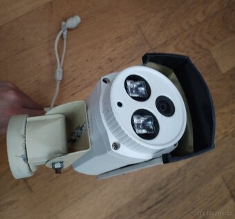 IP kamera Hikvision DS-2CD2232-I5 včetně držáku - 2