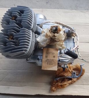 Originální nový motor uloženka IŽ PLANETA IŽ JUPITER IŽ350 - 2