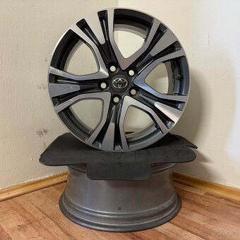TOYOTA RAV-4 5x114,3 R17 ET39 7.0Jx17 60,1mm - 2