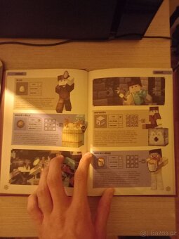 Prodám knihu o Minecraftu "Příručka bojovníka" - 2