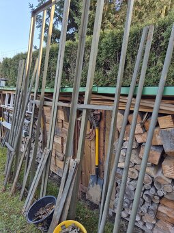 Masívní kovový regál - 2