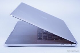 ZÁRUKA/Macbook Pro 16" TB/I7 2.6GHZ/16GB RAM/512GB SSD - 2