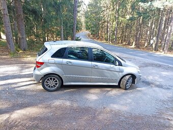 Velice zachovalý Mercedes -Benz - 2