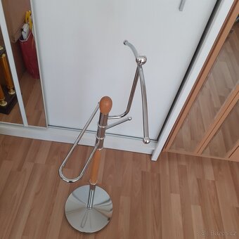 Němý sluha - věšák - 2