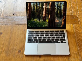 Apple MacBook Air 13,6" (2022) / M2 / 8GB / 256GB - 2