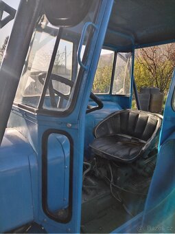 Prodám malou kabinu Zetor 4011 a rám - 2