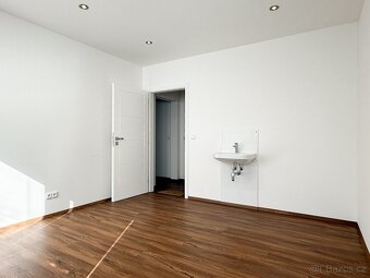 Pronájem obchodních prostor 14 m² - 2
