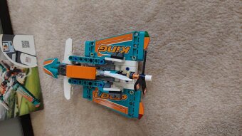 Technik 42117 Závodní letadlo 2v1 - 2