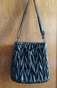 Novou kabelku BUCKET BAG - 2