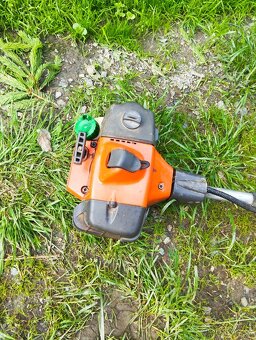 Husqvarna 323 R2 - 2