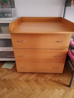 prodám komodu, dělaná truhlářem na míru s přebal. pultem - 2