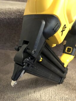 Nová Aku hřebíkovačka DeWALT DCN680(bez bat. a nab.) - 2