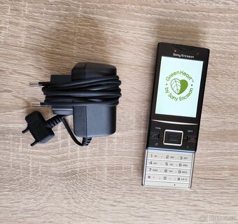 TLAČÍTKOVÝ MOBILNÍ TELEFON SONY ERICSSON HAZEL J20i - 2