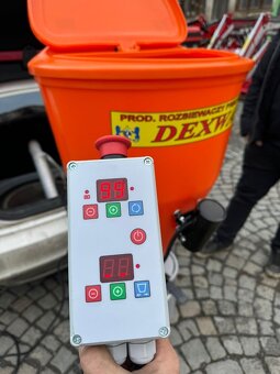 komunální sypač na tažné zařízení - 2