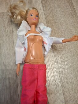 Barbie sanitka, auto, 2 x panenka, Pošta 50 Kč - 2