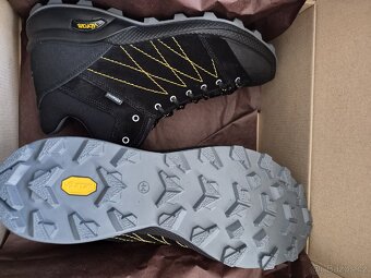 Pánské outdoorové kotníkové boty vel.44 - 2