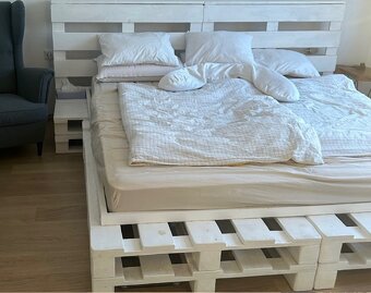 Rám postele - bílé palety - 2