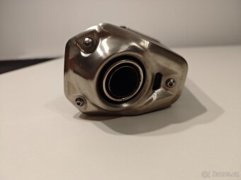 ORIGINÁLNÍ VÝFUK KAWASAKI Z900 - rok výroby 2022. - 2