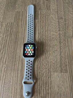 Apple Watch série 3 42mm hliník - 2