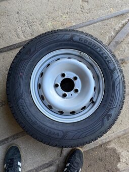 Prodám Zimní pneu s disky 215/75 R16C na Renault Master a Tr - 2