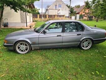 BMW 740i e32 Shadowline - 2