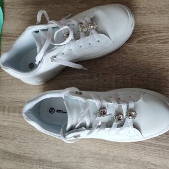 Krásné bílé tenisky jako N.O.V.É. vel. 39 - 2