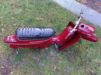 Jawa kostra- náhradní díly - 2