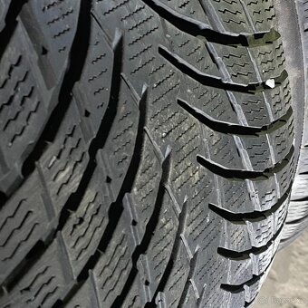 Zimní pneu 235/45 R18 98V Nokian 5mm - 2