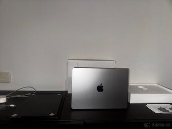 MacBook Air 13" M2 (2022) – Space Gray - 2