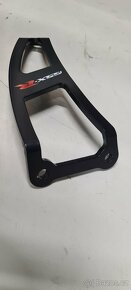 Gsx-r držák vyfuku - 2