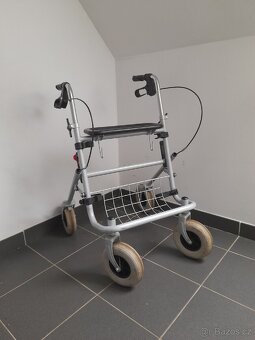 Invalidní chodítko - 2