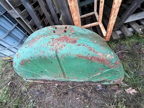 Blatník pravý na Zetor 35 Super s lemem - 2