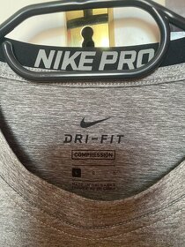 Sportovní tričko Nike Dri-Fit - velikost L - 2