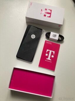 Prodám mobilní telefon T Phone 5G - 2