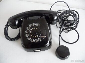 Starý telefon Tesla T65S - 2