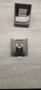 Hodinky guess - 2