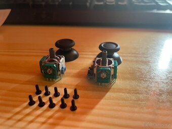 PS4 analogový kit + šrouby - 2