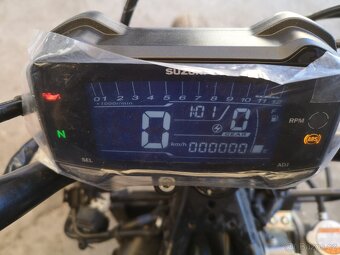 Suzuki DL 250 V-Strom na díly, nejetý - 2