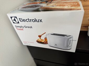 Topinkovač Elektrolux EAT3330 bílý - 2
